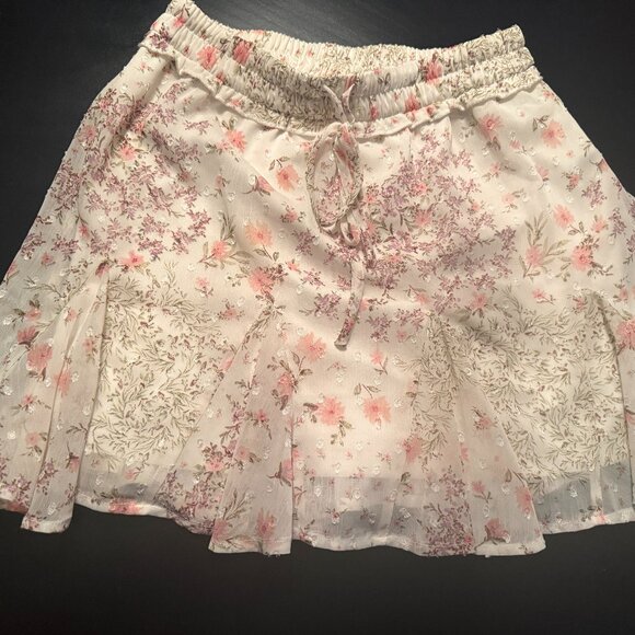 Floral White and Pink Skirt - Picture 2 of 2